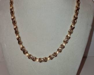 14K Yellow Gold X-Link 'Hugs and Kisses' Necklace