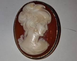 Vintage Hand-Carved Shell Cameo Brooch/Pendant in Gold-Filled Setting
