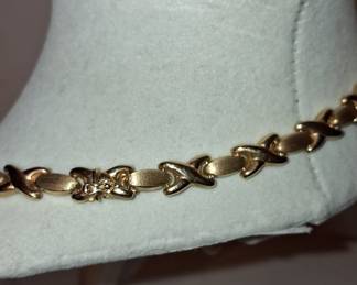 14K Yellow Gold X-Link 'Hugs and Kisses' Necklace
