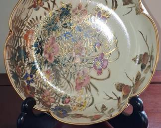 Japanese Satsuma Style Scalloped Bowl with Floral Motif
