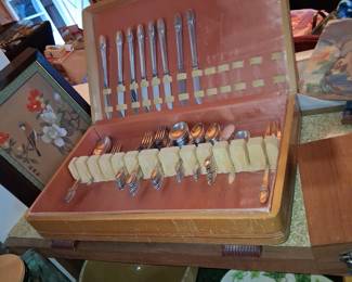 1847 Rogers Bros. "First Love" Silverplate Flatware Set