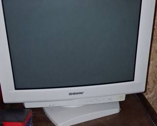 Sony Multiscan 520GS Trinitron CRT Monitor