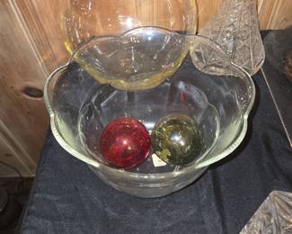 Vintage Clear Glass Scalloped Rim Serving Bowl