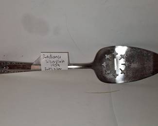 International Silver Radiance Pattern Cake Server