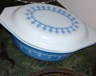 Pyrex Snowflake Blue Garland Oval Casserole Dish