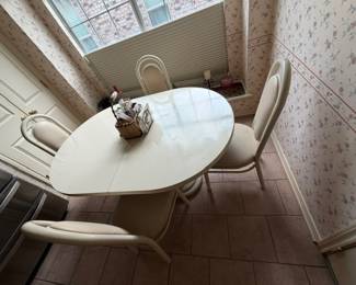 Kitchen Table w/ 6 Chairs