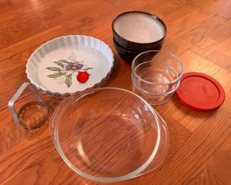 Misc. vintage pie plate, bowls, kitchware