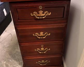 Vintage wooden 4 drawer chest