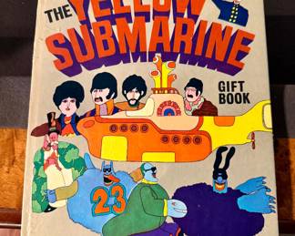 Vintage Original 1968 Beatles "Yellow Submarine" Book