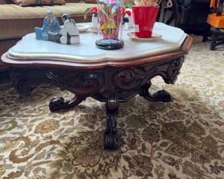 Victorian-style Coffee table with marble top