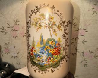 Hand-painted poscelain lamp