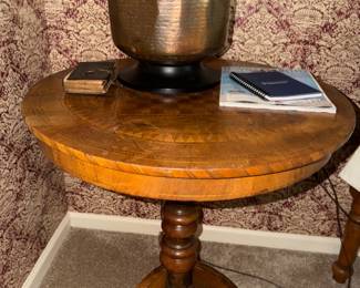 lovely SOLID Round Tripod accent table and Pair of HUGE hammered Copper lamps