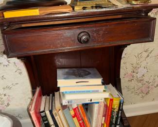 Mahogany single-drawer side table