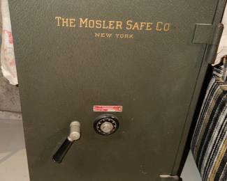 MOSLER Safe NY with combo (HEAVY! Living in the basement)