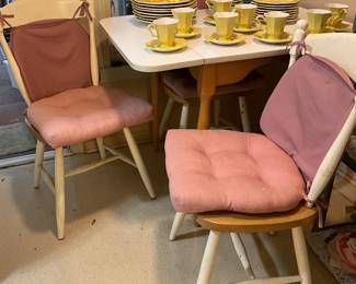 Cute kitchen dropleaf table