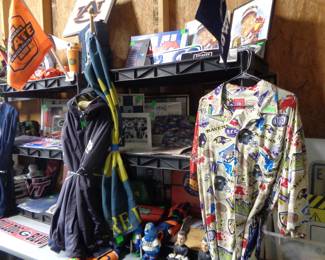 Assorted Sports & Collegiate Items