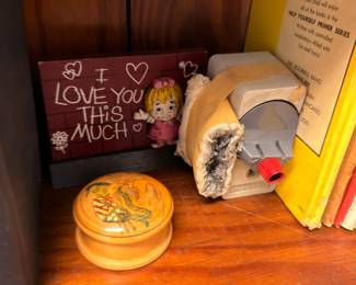 Vintage trinket box and I Love You This Much plaque