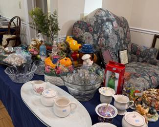 Table of china, crystal bowls and figurines