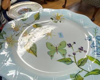 Scalloped ceramic chargers with butterfly and daisy motif