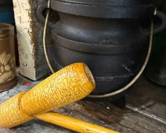 Souvenir corn cob pipe with cast iron cauldron