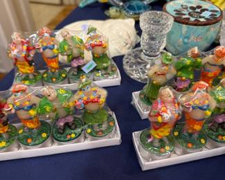 Boxed sets of luau figurines and ceramic sleeping cat