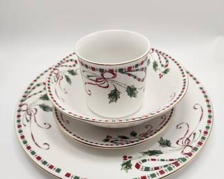 3 boxes of 4 , 4 piece place settings