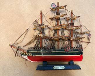 vintage decorative wooden model of the famous extreme clipper ship Flying Cloud features a distinct black and red hull with neatly furled canvas sails