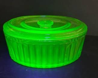 031 greenuraniumglassribbedovalcovered