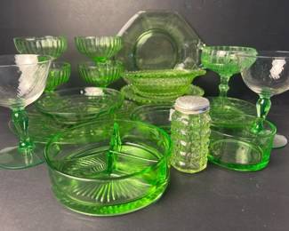 041 assortmentofvintagemostlyuraniumgla