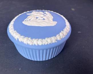 168 smallwedgwoodbluejasperwareroundlid