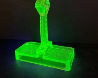029 greenuraniumglasssaltandpeppershak