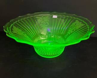 034 greenuraniumglassbowlinfloralpatte