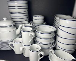 132 hugesetofdanskwhitebluedinnerware
