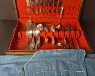 003 silverplateflatwareincasewithfabric