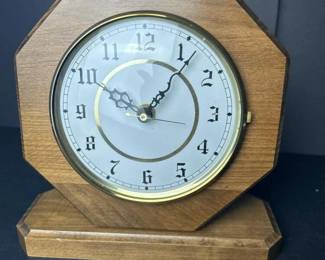 026 woodenmantelclockwithquartzmovement