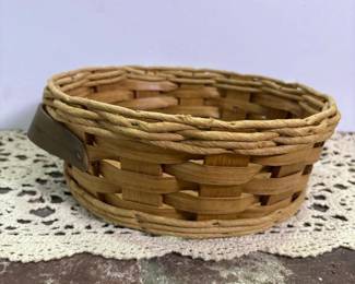 234 vintagewovenbasketwithwoodbasemade