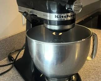 Black KitchenAid Artisan Series 5Quart Mixer