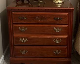 Traditional Broyhill 4Drawer Cherry Wood Nightstand