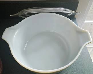 Vintage Pyrex Crazy Daisy Casserole Dish second image