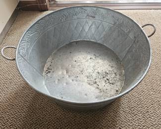 Embossed Galvanized Oval Beverage Tub second image