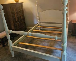 White Painted Poster Bed