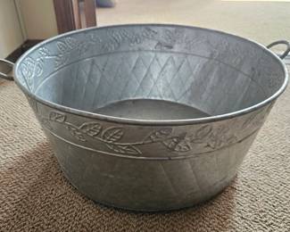 Embossed Galvanized Oval Beverage Tub