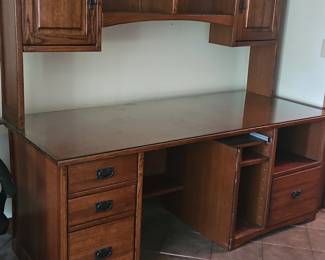 Oak Mission Style Desk with Hutch