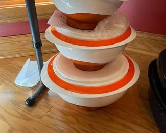 vintage Mid-Century Modern MCM thermo-insulated serving bowl. These bowls are specifically designed with double-walled construction to maintain food temperatures for extended periods, making them highly versatile kitchen tools. Keeps hot food hot and cold food cold.