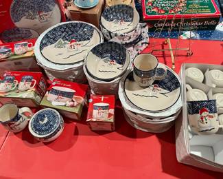 Thompson Pottery 12 place setting snowman design with cream and sugar, serving bowls, crock and spreader