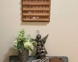 Grandmacore wood calendar and decore