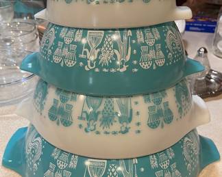 Vintage Pyrex four piece set of nesting bowls Amish Butterprint pattern