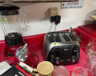 Kitchen items toaster and blendee