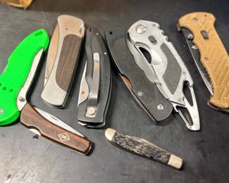 Collection of knives with Gerbers