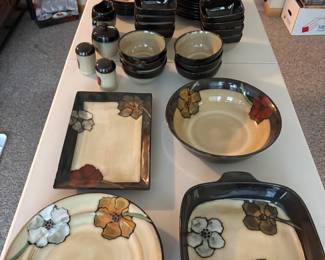 Rare Pfaltzgraff painted poppies dish ware 